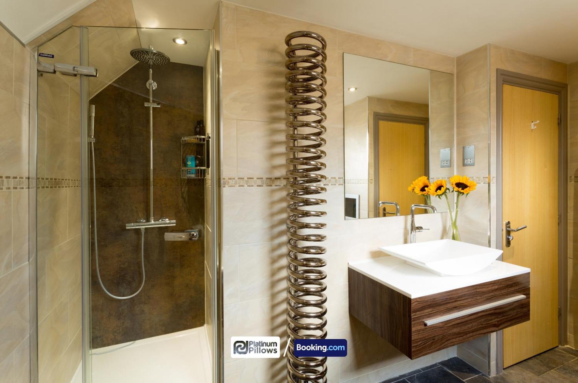 Modern Oxford 4 Bedroom Apartment, Contractor Accommodation, Walkable Into City Centre, Weekly & Monthly Deals מראה חיצוני תמונה